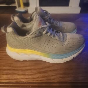 Hoka One One Clifton 5 women's size 9 running shoe EUC